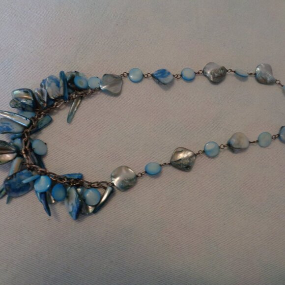 MERMAIDCORE COQUETTE BLUE DYED SHELLS NECKLACE - Picture 2 of 2